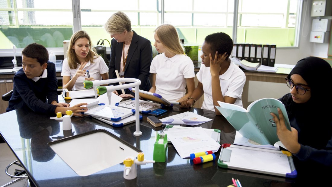 edutopia's tweet photo. Want to bring project-based learning into your classroom?  Here are 6 things to know before you get started: https://t.co/RGCUvgJQVp https://t.co/qOvvZKqQwj