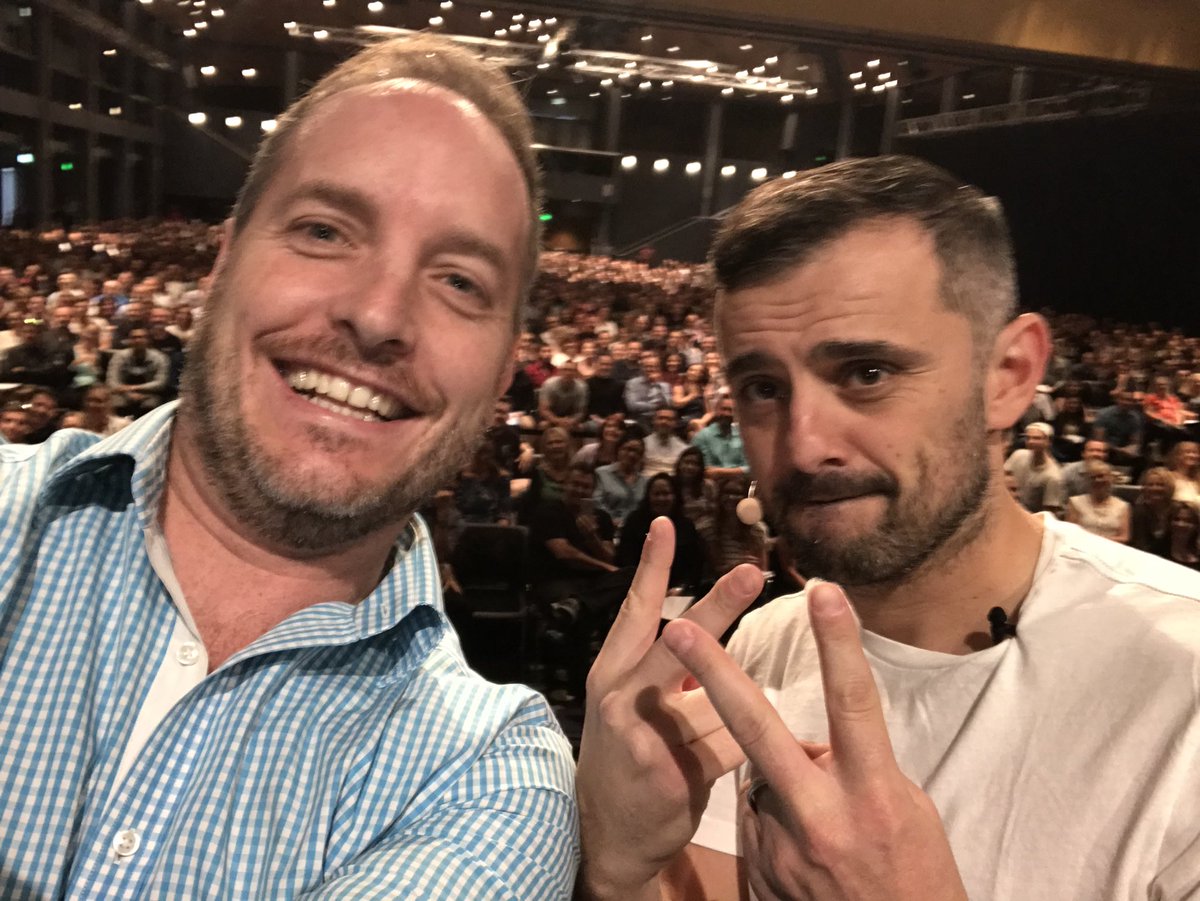 limen76's tweet photo. The king!!! I just scored a selfie with one of my idols. Thanks for being a legend and a great sport!!! #garyvee https://t.co/QsRInrEOsM