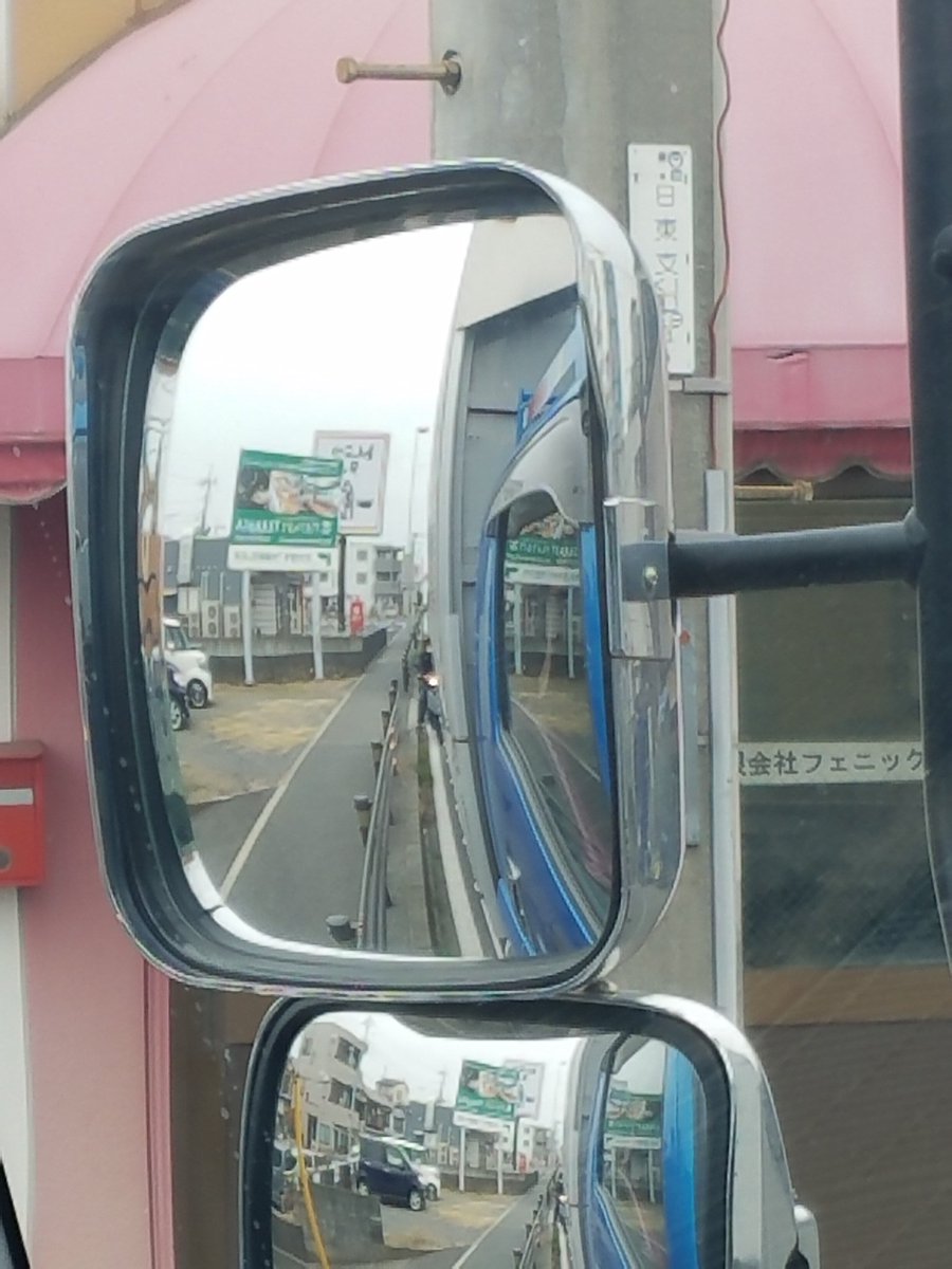 akrspl_evo7's tweet photo. 毎回すり抜けてきて危ないからブロック。
許せ。これも未然に事故を防ぐドライバーの対策なのじゃ https://t.co/NRMJ3SwJ2O