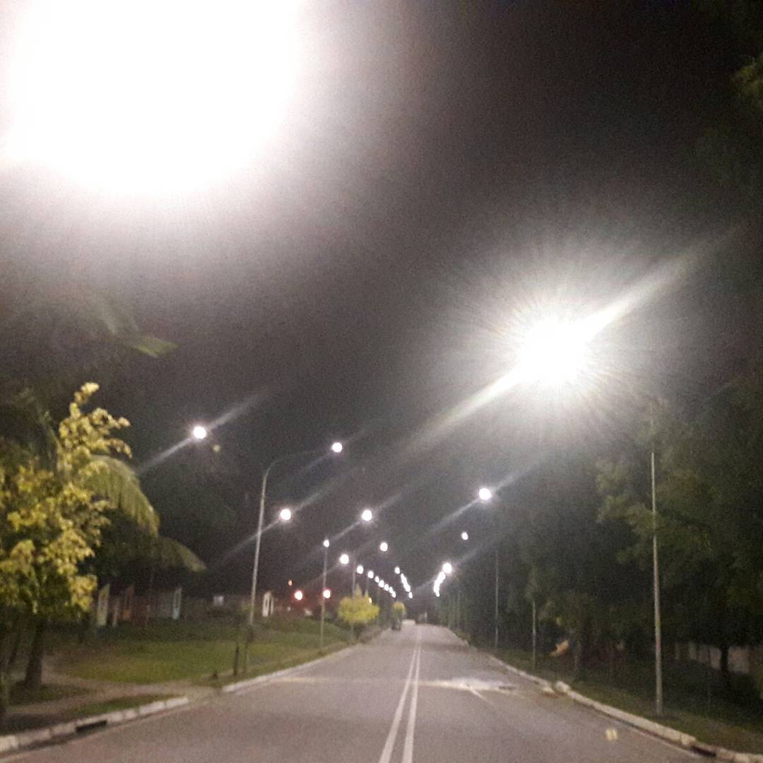 AMADOTORRES08's tweet photo. Gracias al Apoyo del Presidente @nicolasmaduro y de Nuestro Gobernador @julioleonyara Nuestro Pueblo de Cocorote desde la Av Madre Teresa de Calcuta 100%Iluminada Con Bombillos Led #CocorotePotencia #CocoroteVictorioso https://t.co/sHdbYFw9WZ