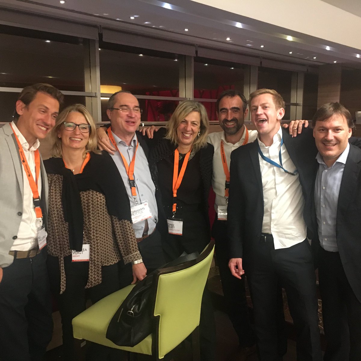 edmeekelsey's tweet photo. Familiar faces closing down the bar again at @solarplaza #sameu https://t.co/VZMoTfyHhm