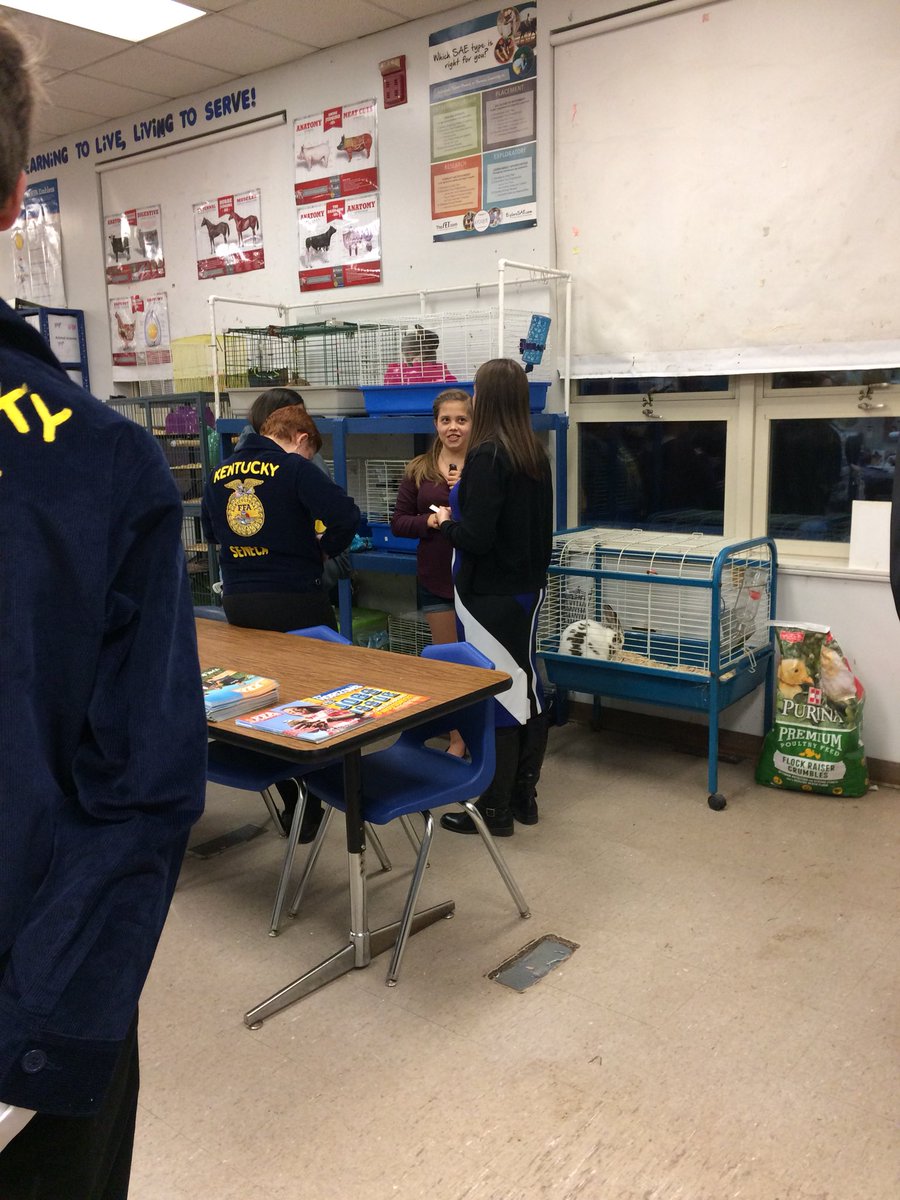 SenecaFFAKy's tweet photo. Open House was a blast! Thank you to those who helped!๐๐ #UrbanAG #SenecaFFA #LivingToServe https://t.co/lRA6Ls5rzP