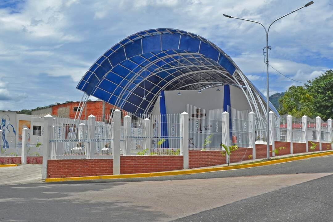 AMADOTORRES08's tweet photo. Invito a Conocer el Monumento de la Santa Madre Teresa de Calcuta Unico en America Latina #CocoroteReligioso #CocoroteVictorioso https://t.co/jZC0GBOjIU