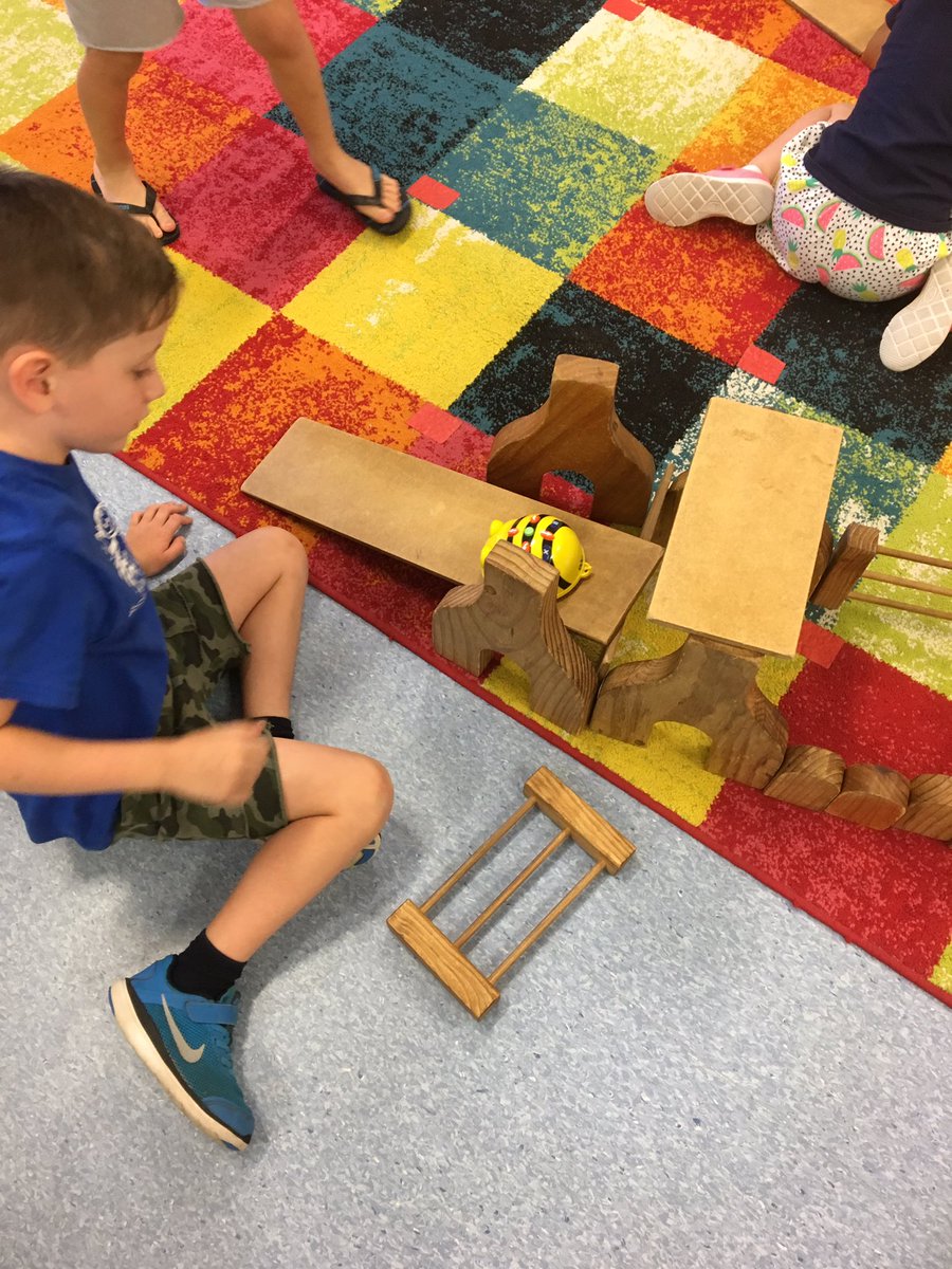 StPiusXCPS's tweet photo. Bee Bot fun in kindy @StPiusXCPS #SEARCHing https://t.co/GrGDCdt0Pv