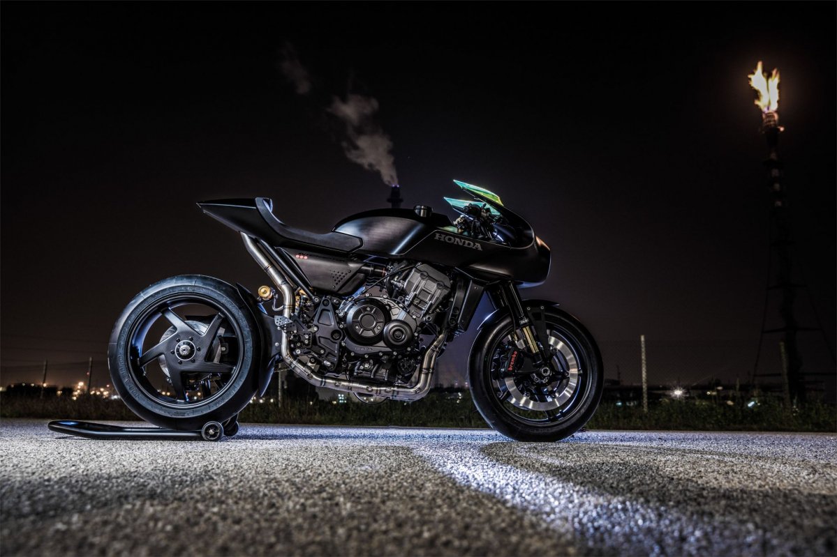 BlackStoneTek's tweet photo. Let's play a game of spot the #BST's at #EICMA
Send us your pics, we love hearing from you!
#Honda #BST #CarbonFiberWheels #EICMA #MotorcyclePerformance https://t.co/tAxKQTfDge