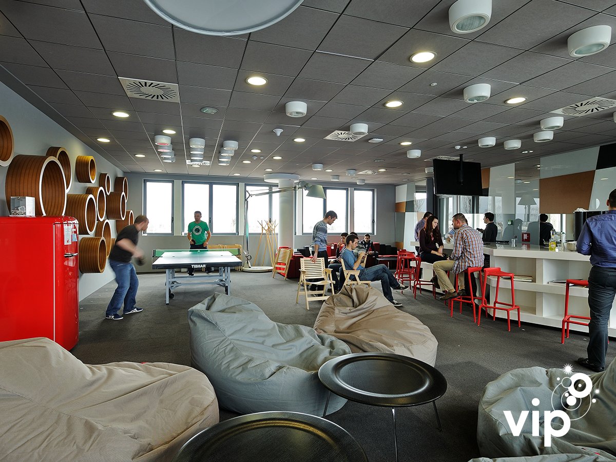 Kreativnost i vizija. Zahvale @vipnetHRV, našem platinum partneru, na zajedničkom kreiranju ovogodišnjeg izazova! #AI #AIBG2017 #DareToWin #30DaysToGo