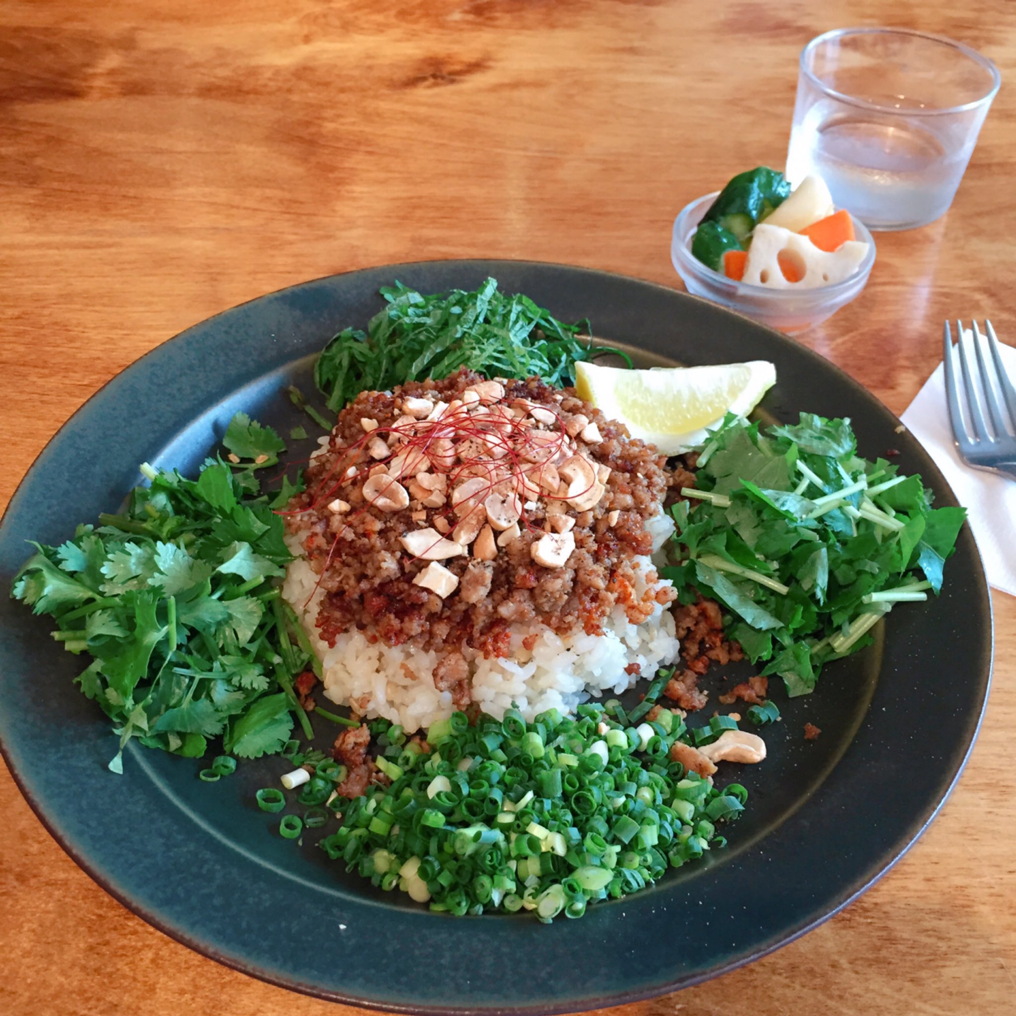 かわいあかり やっと入れた初オクシモロン二子玉川でエスニック そぼろカリー 激辛にしたら旨味より辛味が勝った チーズケーキとストロングコーヒー美味 二子なら同じ予算でいい店いっぱいあるけれど 行列店なのは カレーとおやつに特化していることと