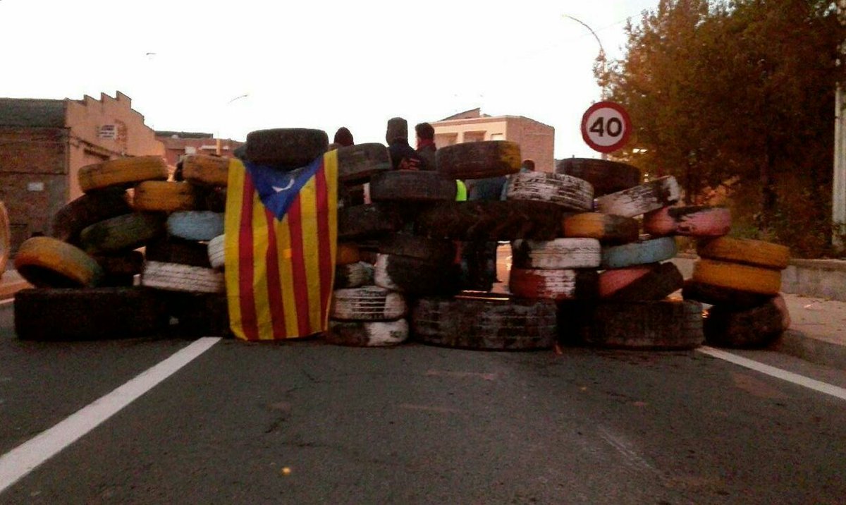 Miriamerrege's tweet photo. N230 i C26 tancades a l'alçada d'Alfarràs @mossos @naciodigital @VilaWeb  #VagaGeneral8N https://t.co/5g4nScHD16