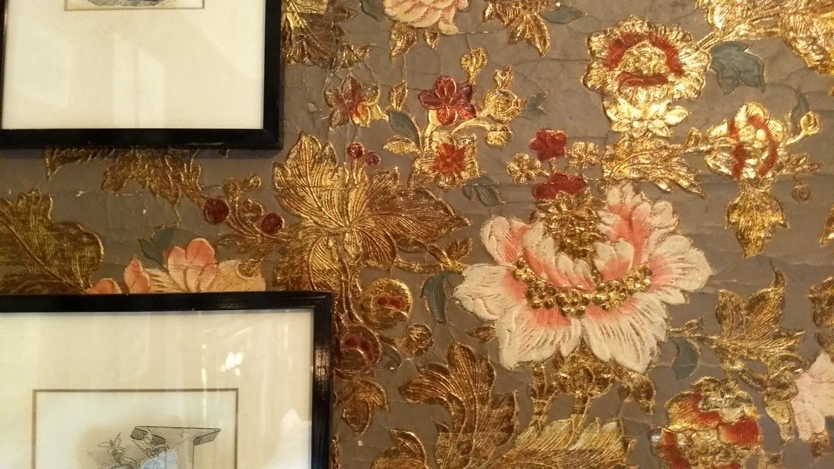 The autumn colours may have faded outside but they live on of Roy’s room walls decorated with leather!Visit today: buff.ly/2zg1MXn.