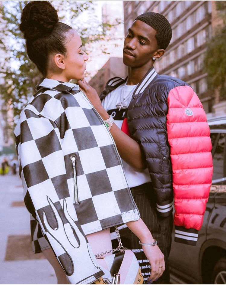 xCDB___'s tweet photo. The way he looks at her makes me melt 😍😩 https://t.co/wyFEVqoqdJ