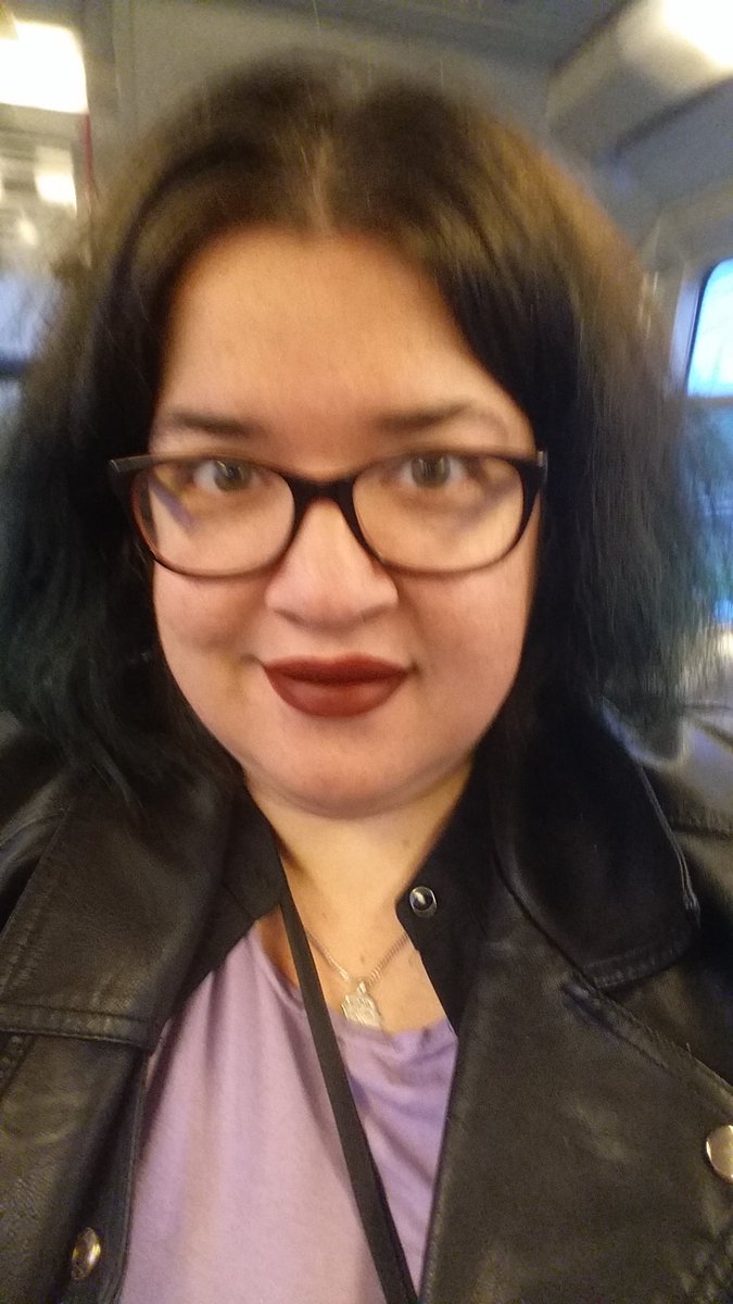 SandrineSmiles's tweet photo. Quand je suis pas réveillée, je pense à tout... sauf à mes cheveux -_- . Heureusement que je me promène avec le matos approprié haha xD
#fatpositive #curvywoman #teamgroscul #sanscomplexes https://t.co/7HVRpayesK