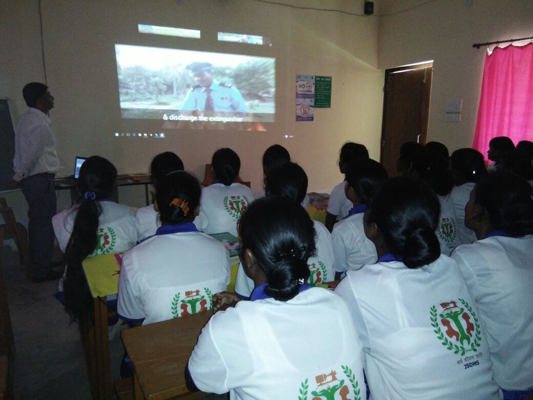 RSPL6's tweet photo. Go Digital under DDUKK (Mega Skill Center) at SHRIDHAR GYAN SANSTHAN, Marda, Gumla @dasraghubar @DmSssdc @vigyanksingh @MSDESkillIndia https://t.co/C1Ryeufqi1