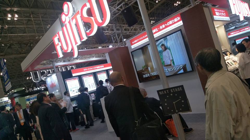 Fcnt株式会社 On Twitter 本日より開催されるモバイル活用展において法人向けsimフリーarrows M357を用いた各種ソリューションや Aiを活用した健康をアドバイスするエージェント 小型の音声翻訳端末などの新しい取り組みなどを展示します 製品紹介ページ Https