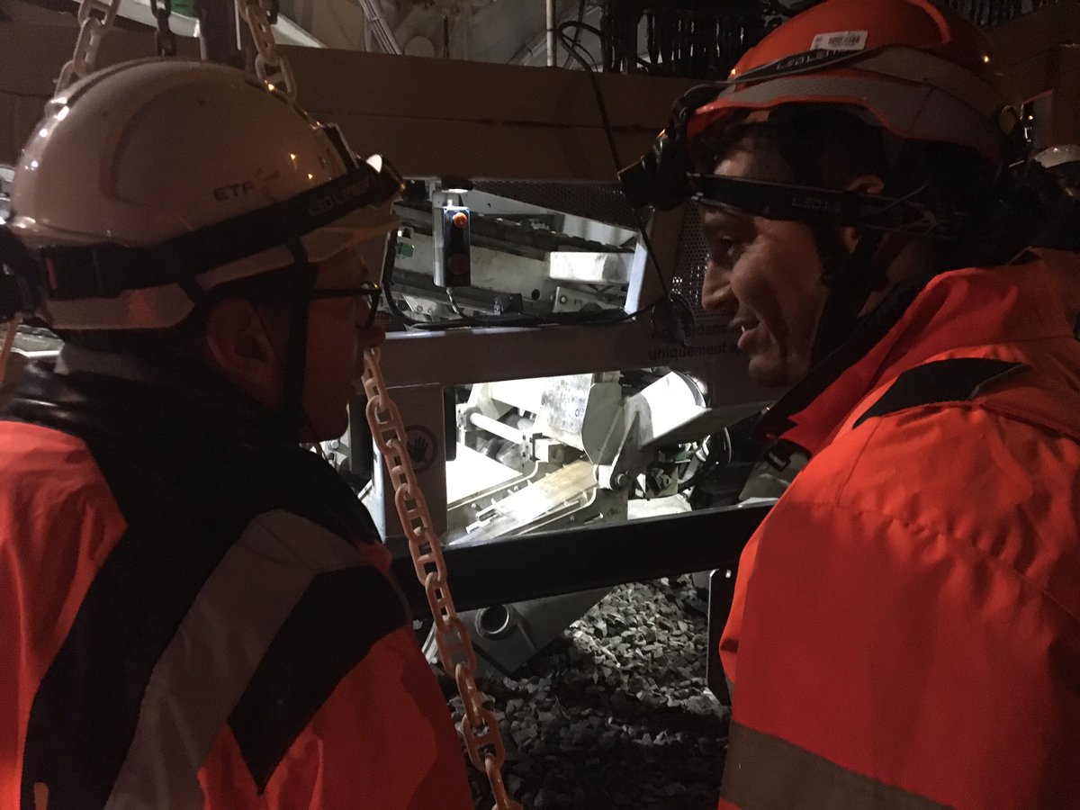 DanielGardeux's tweet photo. La Suite Rapide Zone dense dédiée aux enjeux de renouvellement des voies en IDF est depuis 10 jours au coeur du @RERC_SNCF. Ici à Juvisy. https://t.co/NeV8AUXSDX