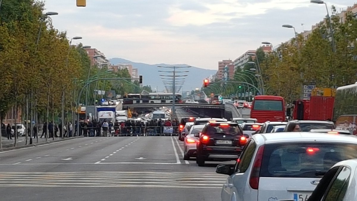 quimorife's tweet photo. #AturadaRac1
Gran Via a la alçada de les Glories https://t.co/yXA7DJmpV6