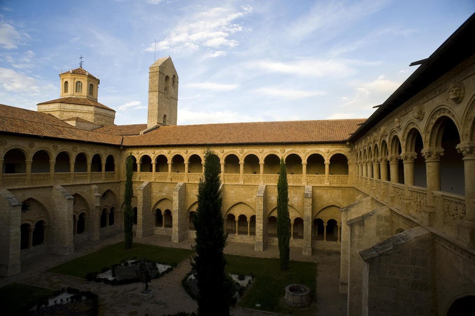 SdStendhal's tweet photo. Monasterio de Santa María de Valbuena es otro buen ejemplo de la austeridad que marcaba la orden del císter, fundado en el siglo XII bajo el patrimonio de doña Estefanía.
Más información en nuestro Facebook.
#ElsíndromedeStendhal #FelizMiercoles #280caracteres #Con280 https://t.co/zFCp3hKEfl