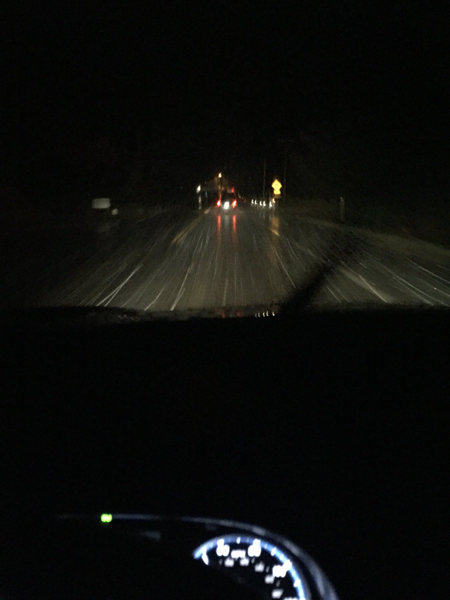 ames1217's tweet image. And so it begins #firstsnow #ugh ⛄️❄️👎🏻#hatebeingcold