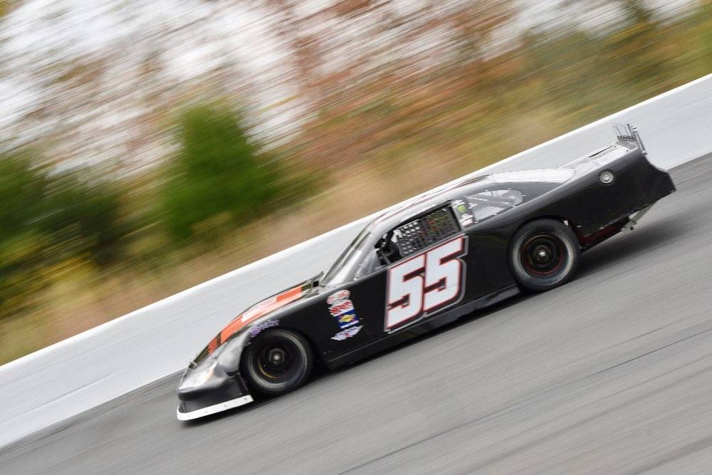 SpencerDavis_29's tweet photo. Something about a plain black car that looks so good😍#BatMobile #ridingdirty #55 #HeyNiceBody #Design29 https://t.co/BGp00xJxD6