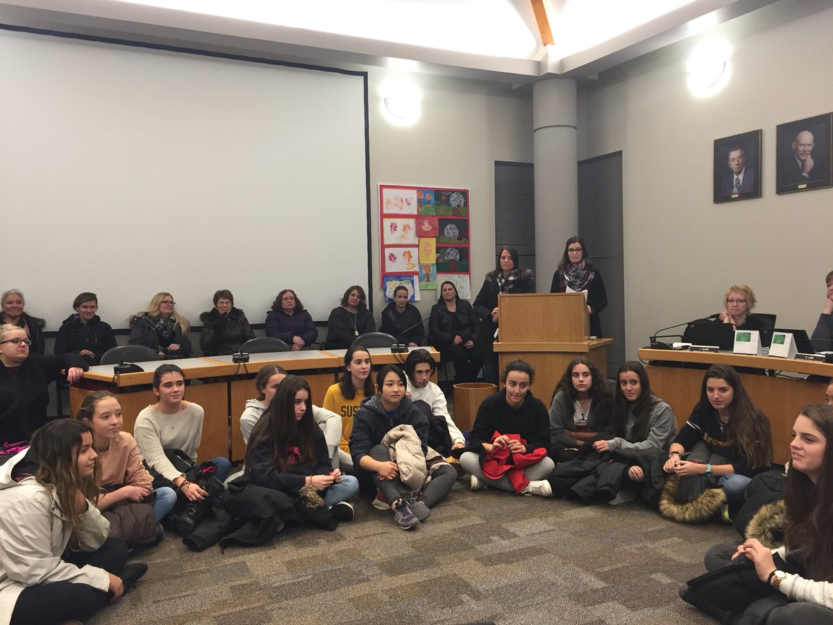 LordSelkirk_SD's tweet photo. The international students visited the board meeting tonight. They enjoy the snow in Manitoba the most! https://t.co/xwtCUxZC80