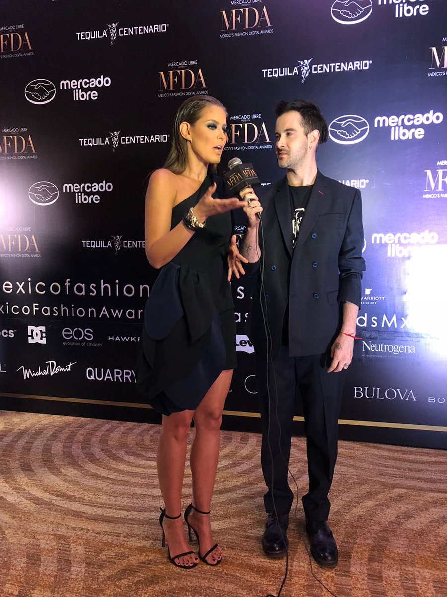 ¡Recuerden que <a href="/VZCR/">Vanessa Claudio</a> será nuestra presentadora durante la gala #MFDA! No podemos esperar para reconocer lo mejor de la moda en México ¡Gracias a <a href="/CentenarioT/">Tequila Centenario</a> por apoyar los #FashionAwardsMX!