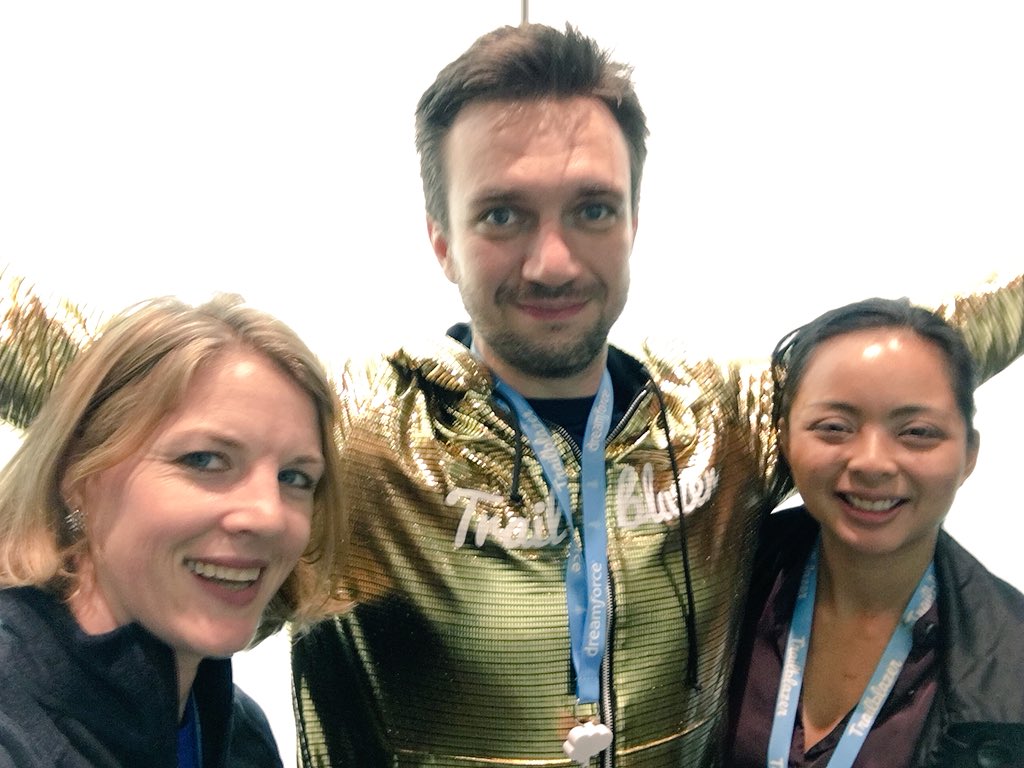 AnnWeeby's tweet photo. This jacket parts crowds, stops traffic, and shines like a diamond. #dftrailblazer https://t.co/XiOCJ4Sdfi