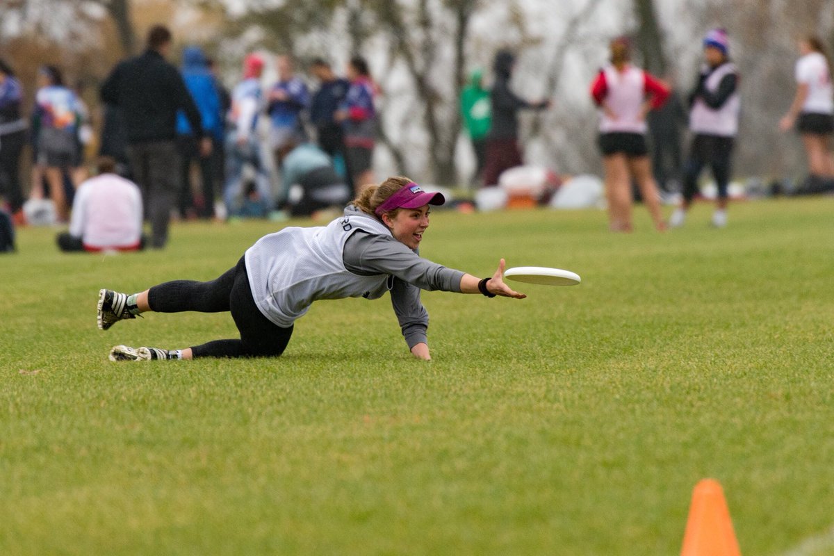 7ontheline's tweet photo. The editing process has started. Here is another pic from #MLC2017. Colorado player reaching out in the semis v Texas. @Kaliultimate @MLCWomen2017 https://t.co/8qaTmkjVus