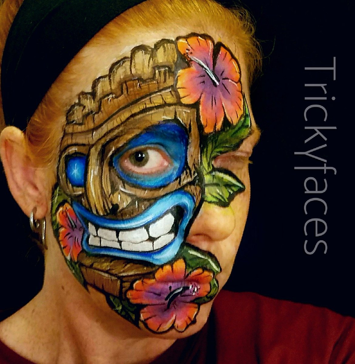 Trickyfaces's tweet image. Day 160. Hawaiian Tiki, for Marcela's Hawaiian/Tropical contest. #Trickyfaces #facepaint  #tiki #hawaiian