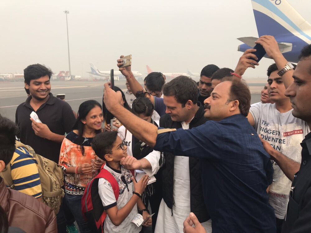 Nrendramodi_MKB's tweet photo. @AmitShah @BJP4India @BJP4Gujarat Glimpses: Congress VP Rahul Gandhi en route Surat, Gujarat for #BJPMoneyLaunderingDay https://t.co/nBALmZnnZF