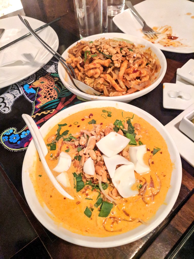 sehgal_rohan's tweet photo. Eating Khao Suey and Pad Thai Noodles at #BigWong #Crosspoint Mall near Galleria Market !!
#Rohanicles #KhaoSuey #BigWong #Chinesefood #Blogging #FoodBlogger #FoodBlogging #Thaifood #PadThai https://t.co/u3ZaaLRLYQ