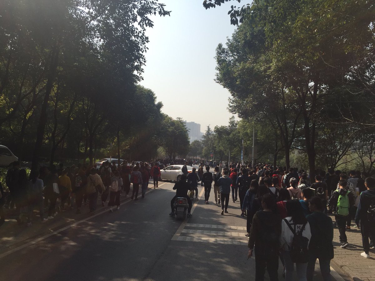 imranazamshaikh's tweet photo. After class at #CTGU #Yichang https://t.co/or1LM1wk39