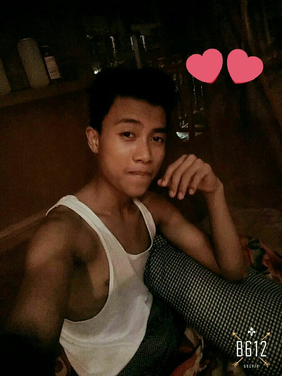 pig05321756's tweet photo. ေမာနင္း 
ကဗ်ာေတြစာေတြစီကာပတ္ကံုး ေရးနည္းေတြသင္ေပးၾကပါအံုး အယ္မတို႕ရယ္ ခ္ခ္ https://t.co/boeCXLqnxF
