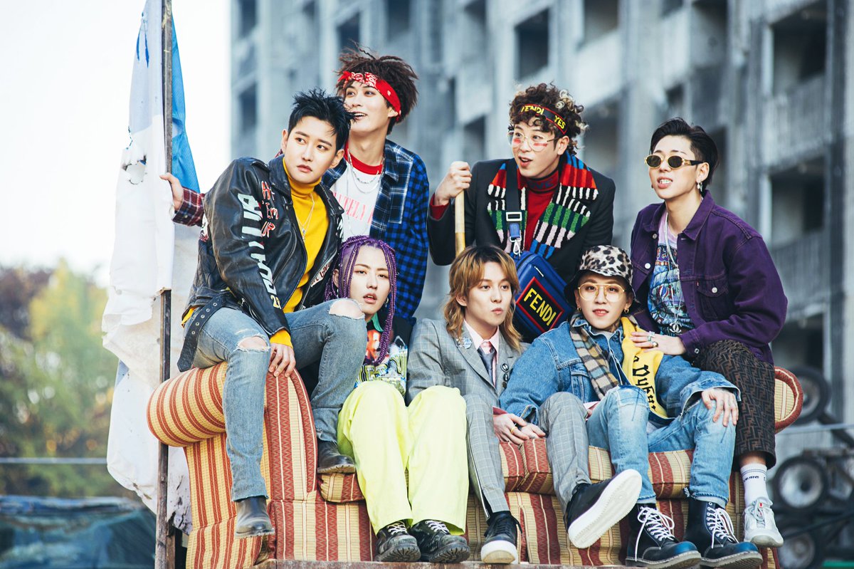 Yezic0's tweet photo. #BlockB #MONTAGE #6TH_MINI Music Video Behind The Scenes

Notice how #Kyung and #Zico are holding onto #Taeil hahaha
This must've been the romantic moment when Taeil almost fell off BUT Zico rescued him:') https://t.co/tdbcRpWemA