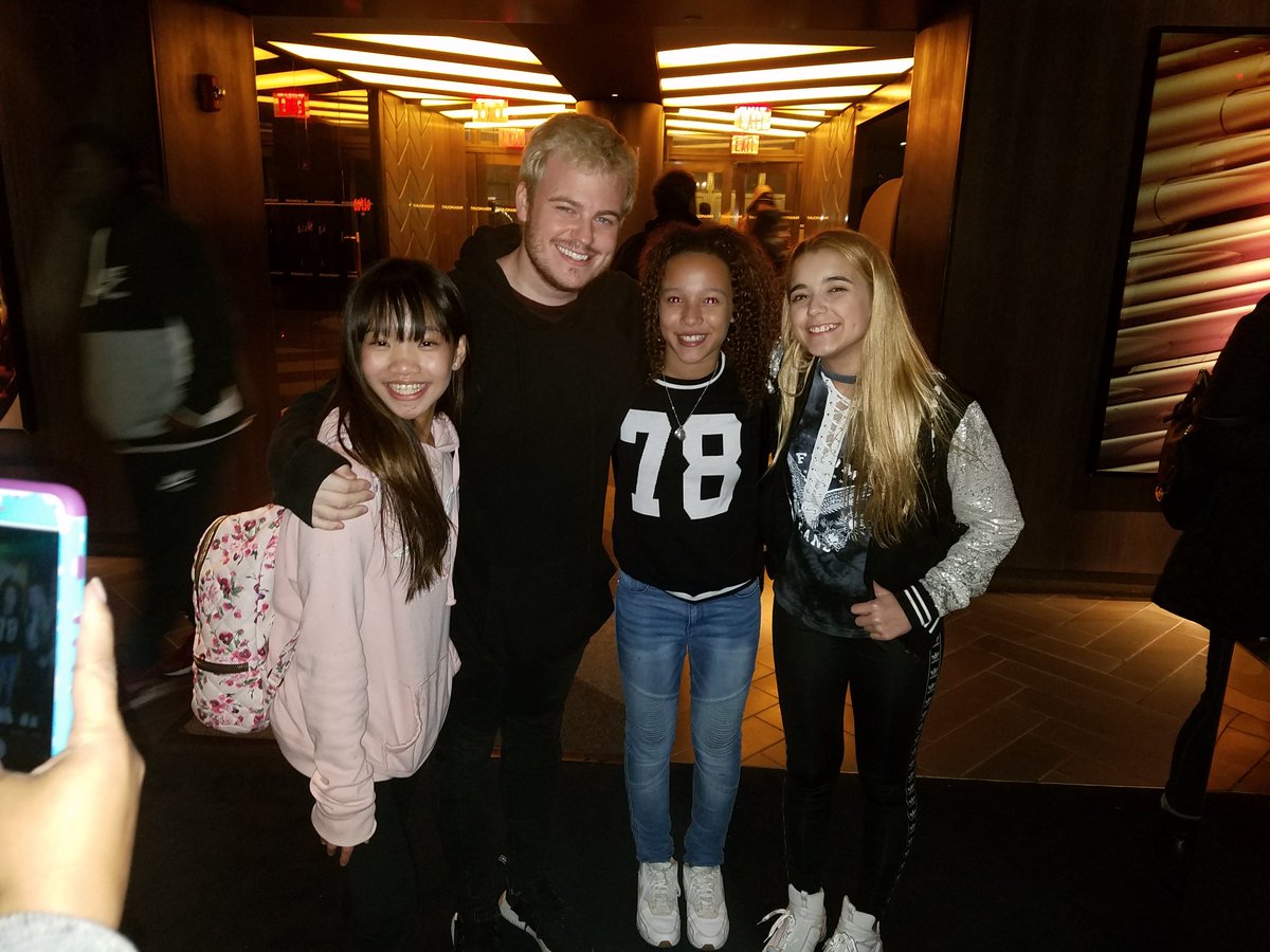 AhnyaORiordan's tweet photo. Fun day spent working &amp; hanging out with friends, followed by a great dinner at @CarminesNYC ❤😎😍
#FunDay #FunWithFriends #WorkHardPlayHard #Friendship #KBBestTimeEver  #KBClassof2017 #NYC https://t.co/4qtftiHeIm
