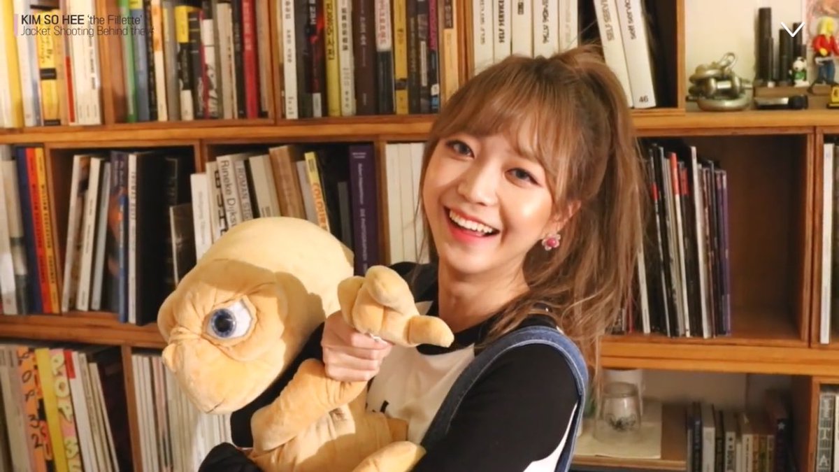 _7thSept's tweet photo. ชุ้นได้ตายไปกับสันกรามน้องเค้าแล้วว 😳😳 #KIMSOHEE #the_Fillette https://t.co/QxxULWH5y6