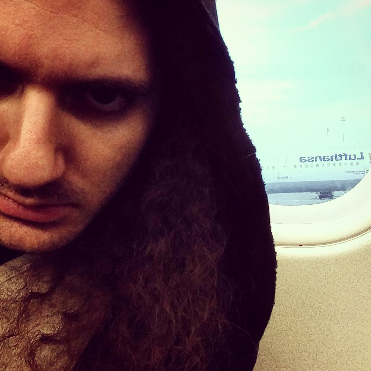 there's two <a href="/lufthansa/">Lufthansa</a> airplanes, with one destination and our pilot just declared a #race. #ItsOn #Vienna #HereWeGoAgain