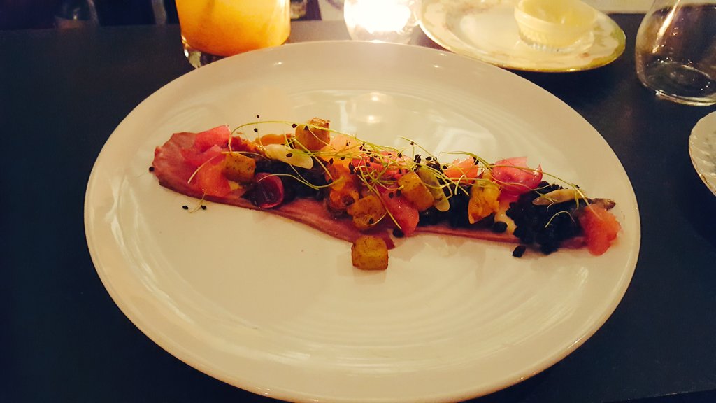 orchidee153's tweet photo. C'est vraiment une bonne table chez #Chambreàpart. #Mtlatable #longedeveau #moule #pamplemousse #miso #panisse  #morued'Islande #beurreblanc au #Vidal #cigaredechou #patate #hareng #orangeconfite #moussedepistache #crumbleaucafé Menu à #31$ #cocktail #pêche #argousier #purvodka https://t.co/KKZOgg0lJc