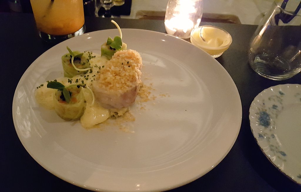 orchidee153's tweet photo. C'est vraiment une bonne table chez #Chambreàpart. #Mtlatable #longedeveau #moule #pamplemousse #miso #panisse  #morued'Islande #beurreblanc au #Vidal #cigaredechou #patate #hareng #orangeconfite #moussedepistache #crumbleaucafé Menu à #31$ #cocktail #pêche #argousier #purvodka https://t.co/KKZOgg0lJc