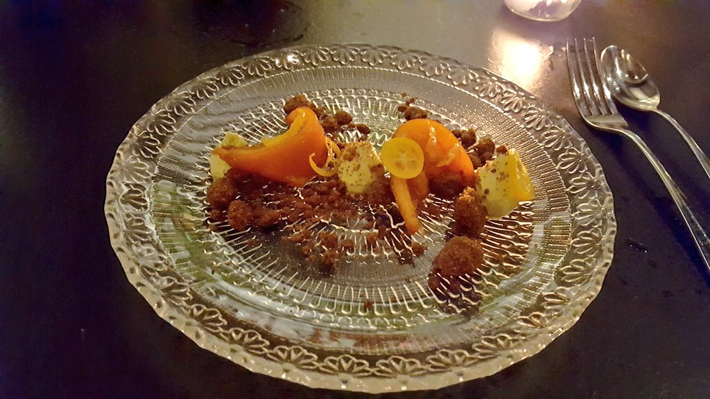 orchidee153's tweet photo. C'est vraiment une bonne table chez #Chambreàpart. #Mtlatable #longedeveau #moule #pamplemousse #miso #panisse  #morued'Islande #beurreblanc au #Vidal #cigaredechou #patate #hareng #orangeconfite #moussedepistache #crumbleaucafé Menu à #31$ #cocktail #pêche #argousier #purvodka https://t.co/KKZOgg0lJc