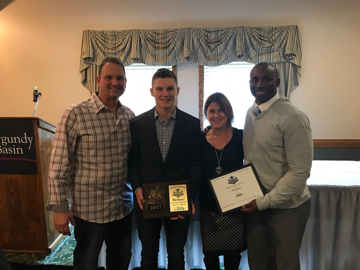 SecVFootball's tweet photo. Please congratulate Mike Masucci from @SchroederSports receiving the Class AA @ontariohonda Offensive Player of the Year! 
#POTY  #HSFB https://t.co/QySOe8bE3G