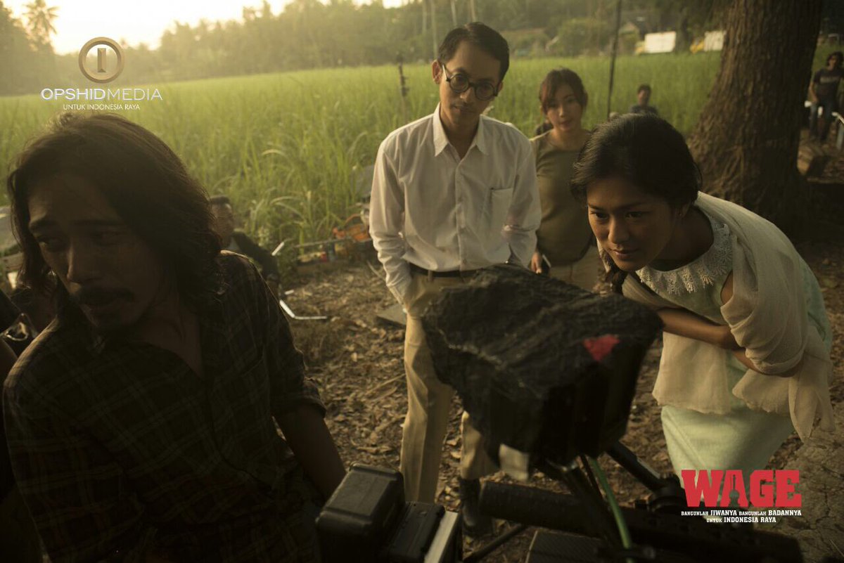 Dibalik layar: Rendra Bagus Pamungkas dan Prisia Nasution, bersama sinematografer Hani Pradigya.
.
#Wage #FilmWage #WageSupratman #SumpahPemuda #Pahlawan #PahlawanNasional #IndonesiaRaya #Indonesia #OPSHIDMedia #FilmIndonesia #FilmNasional #01
.
Still photographer: @umarsetyadi