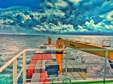 MarineInsight's tweet photo. Heading towards Port of Kolkata..
#lifeatsea #marineinsight #sea #ship #seafarer #maritime #seaman #sailing

Photograph by Avinash Kumar https://t.co/ZudfLi1jqB
