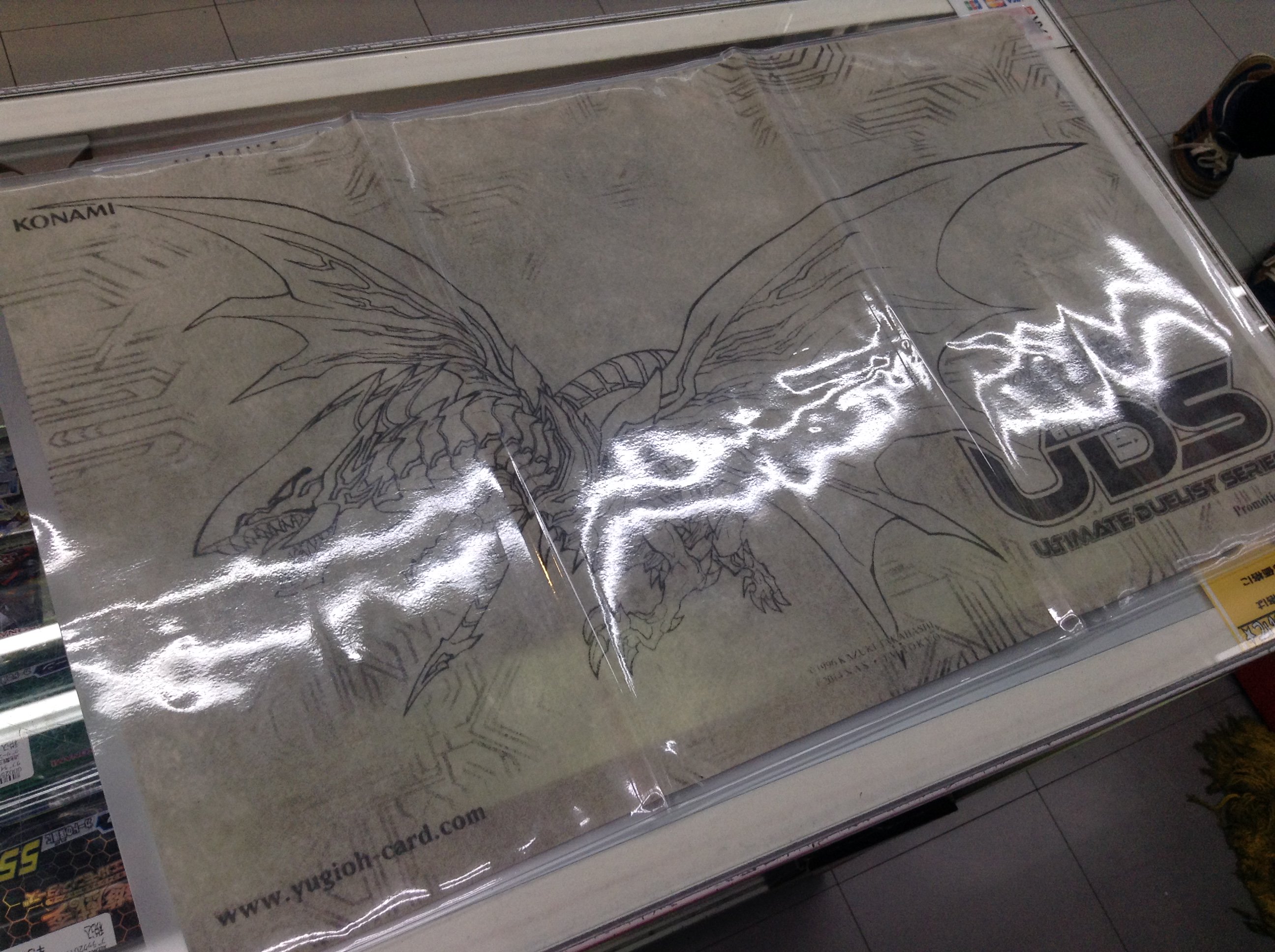 ドラゴンスター日本橋本店 サプライ ドラスタオリジナルサプライに プレイマット用スリーブ 480円 税込 が新登場 お気に入りのプレイマットを使いたいけど汚したくないという方にオススメ 片面はつるつる もう片面はザラスリと同じマット仕様と