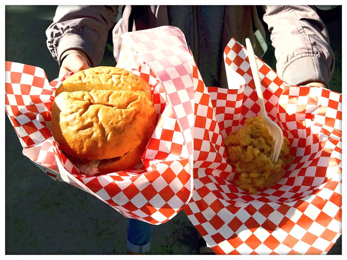 TrungerEats's tweet photo. Download Trunger to locate your favorite food truck!
#lesstimewaiting #moretimeeasting #trungerEats #foodie #foodography #spreadtheword #bayarea #grindtime #imhungry #getinmybelly #trunger https://t.co/FdPjc8n07j