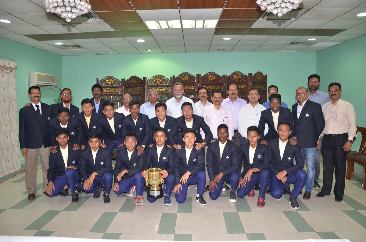 SAILBSL2's tweet photo. CEO, Bokaro Steel felicitating International Subroto Cup Football Championship winners comprising cadets from SAIL Football Academy. https://t.co/tYr0DFdDbF