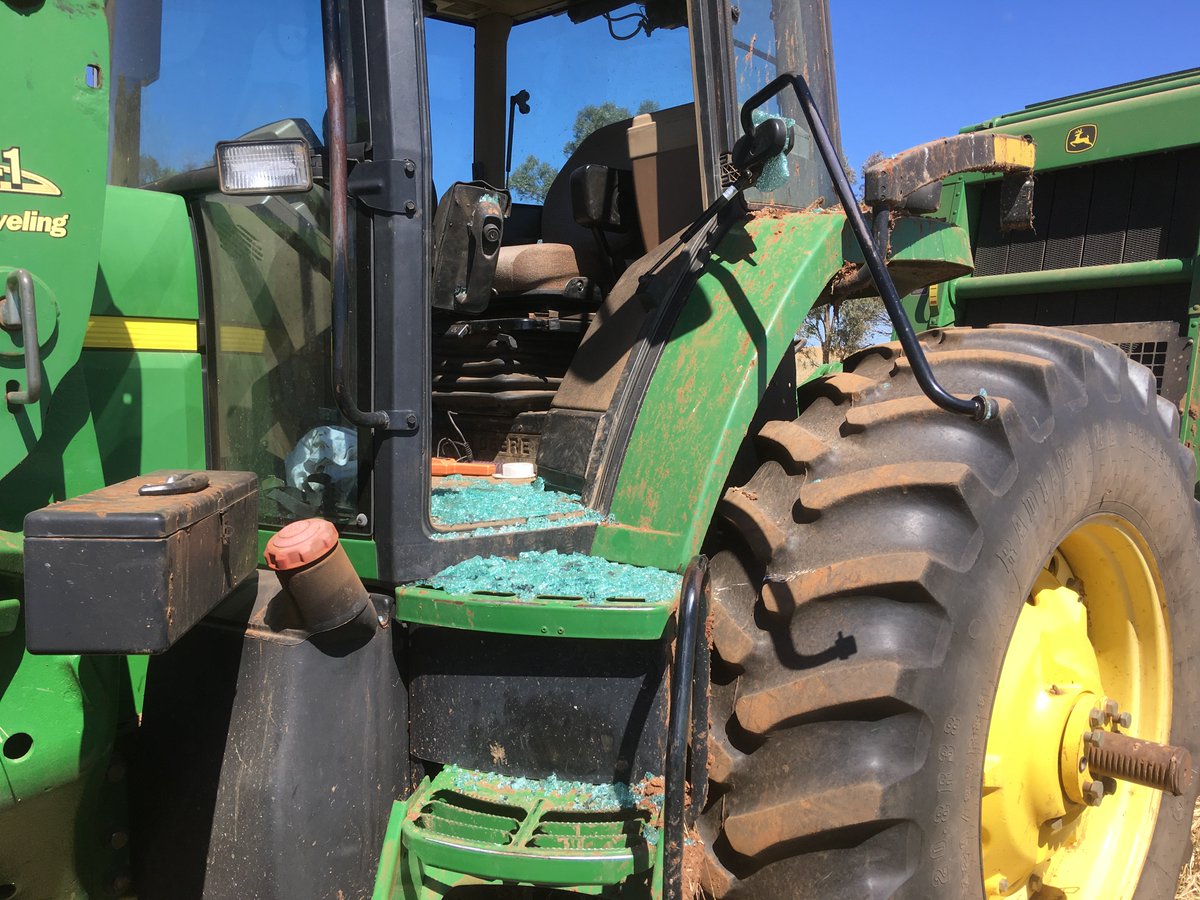 kochfarming's tweet photo. Be vigilant this harvest guys, theiving shits, left uhf and moisture meter tho #missedmystashoficeandcash #thebackwindowwasopen 🤦‍♂️ #pissedoff #whylockthedoor? #smilenexttime https://t.co/GORjjWcw31