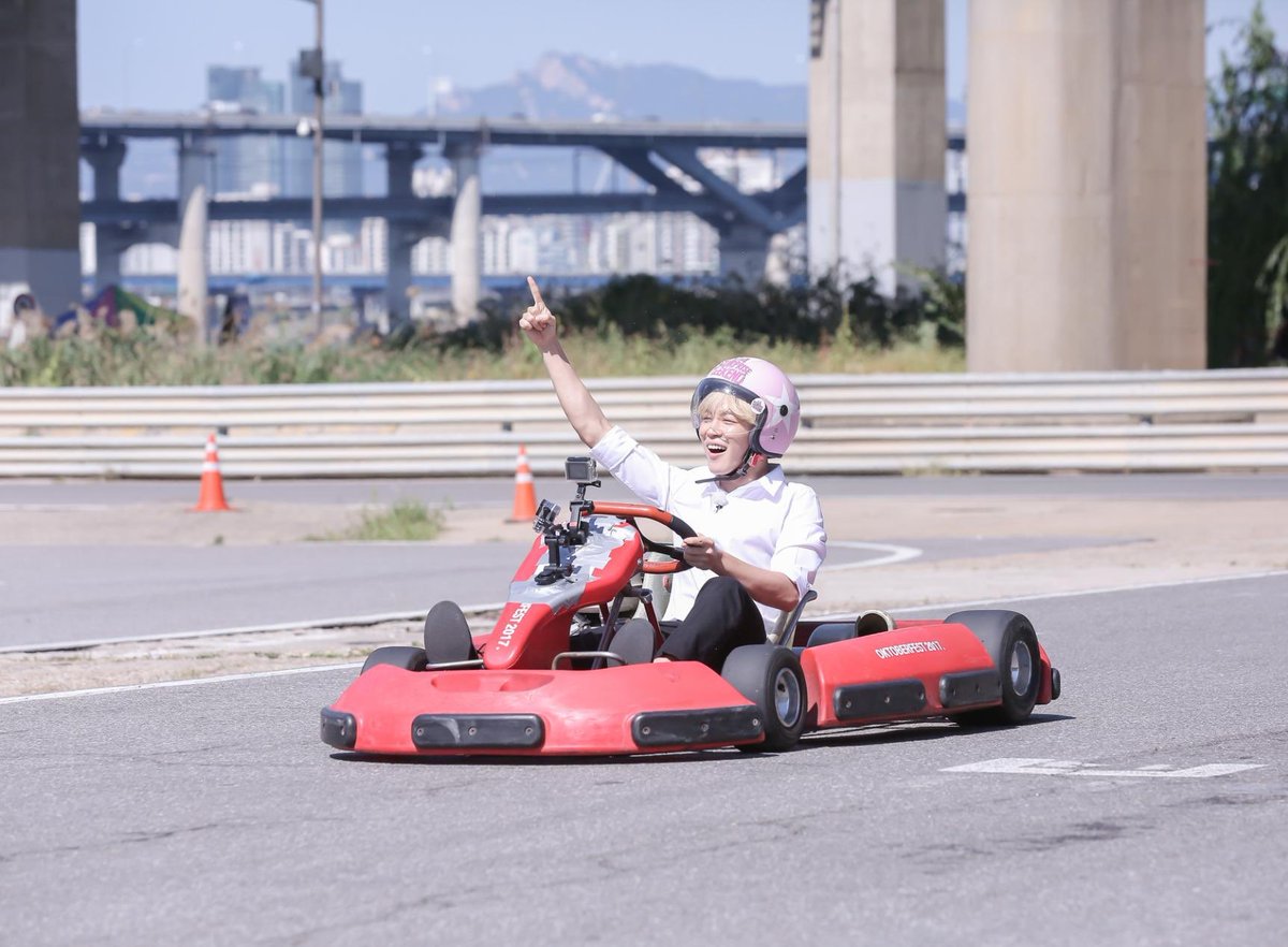 leejiyeon__'s tweet photo. หื้อออออ น่ารัก  จีมินแม่อยากจับหนูกลืนกินลงท้องให้รู้แล้วรู้รอดไปเลย😂😂

#JIMIN https://t.co/od0bY26YMZ