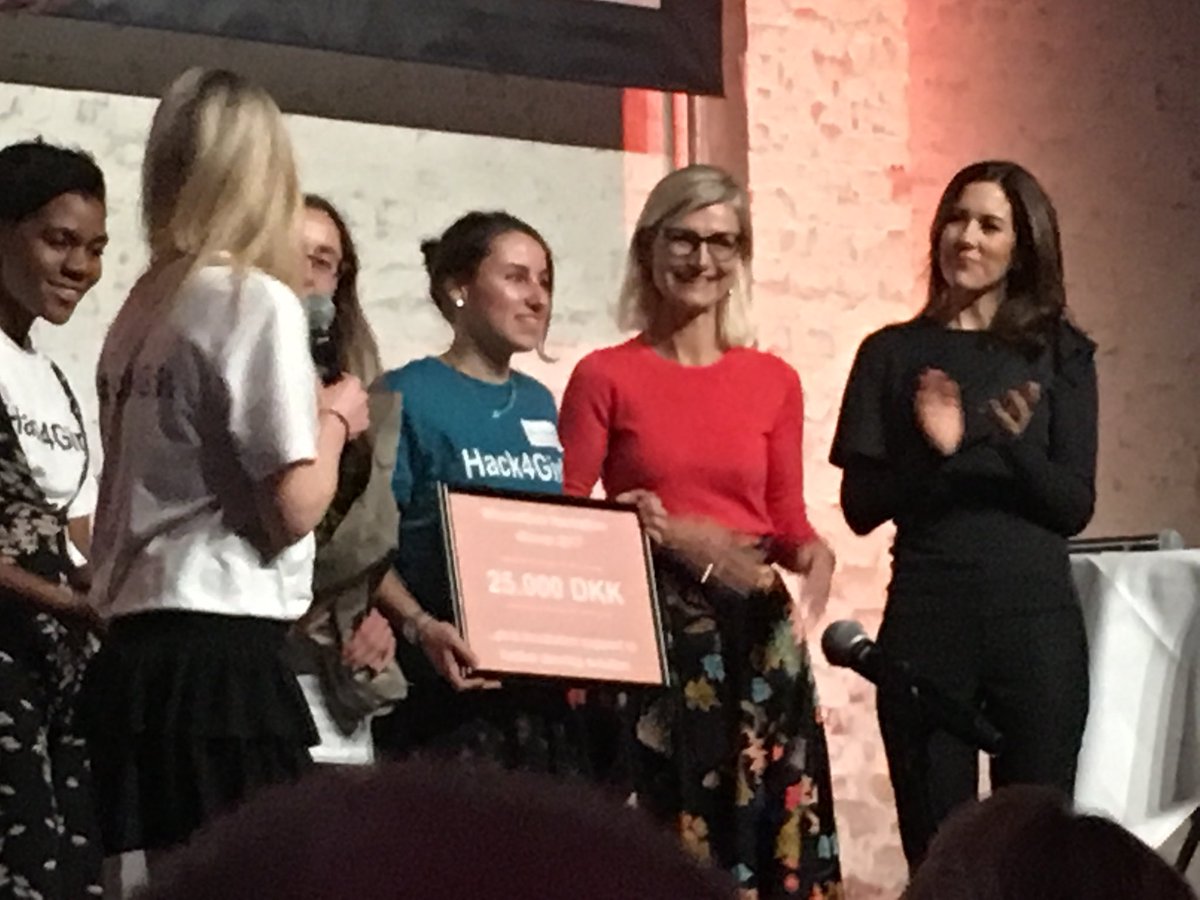 BMossin's tweet photo. #Hack4Girls. Vinderne præsenteres. Energi og inspiration fra #ladyguide! https://t.co/gMdDznAALx