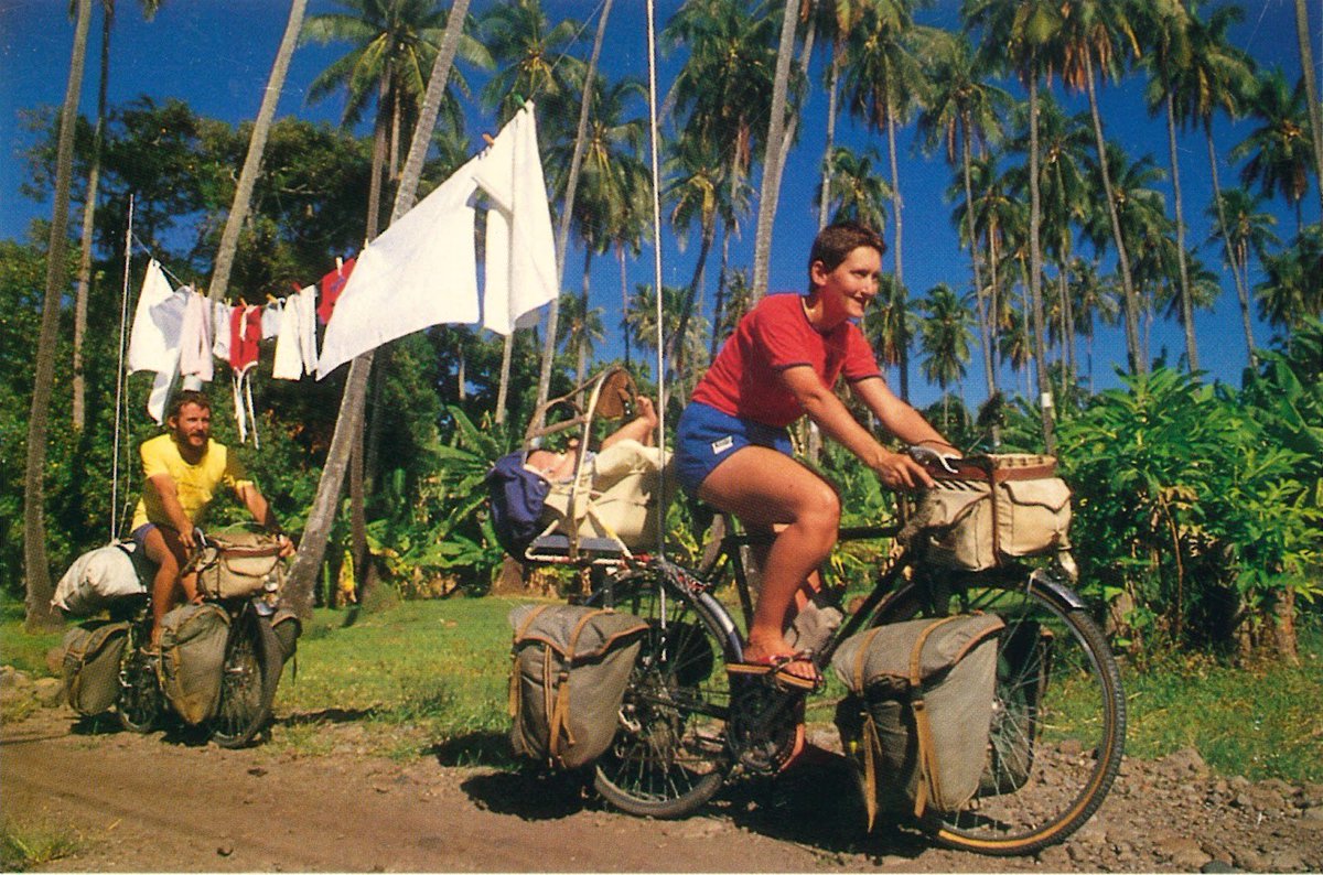 Two french people cycled around the world during 14 years
 -
 Deux français ont réalisé le tour du monde à vélo en 14 ans

ibikestrasbourg.com/2017/11/le-tou…
