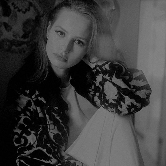 rtactors's tweet image. madelaine petsch | august 18, 1994