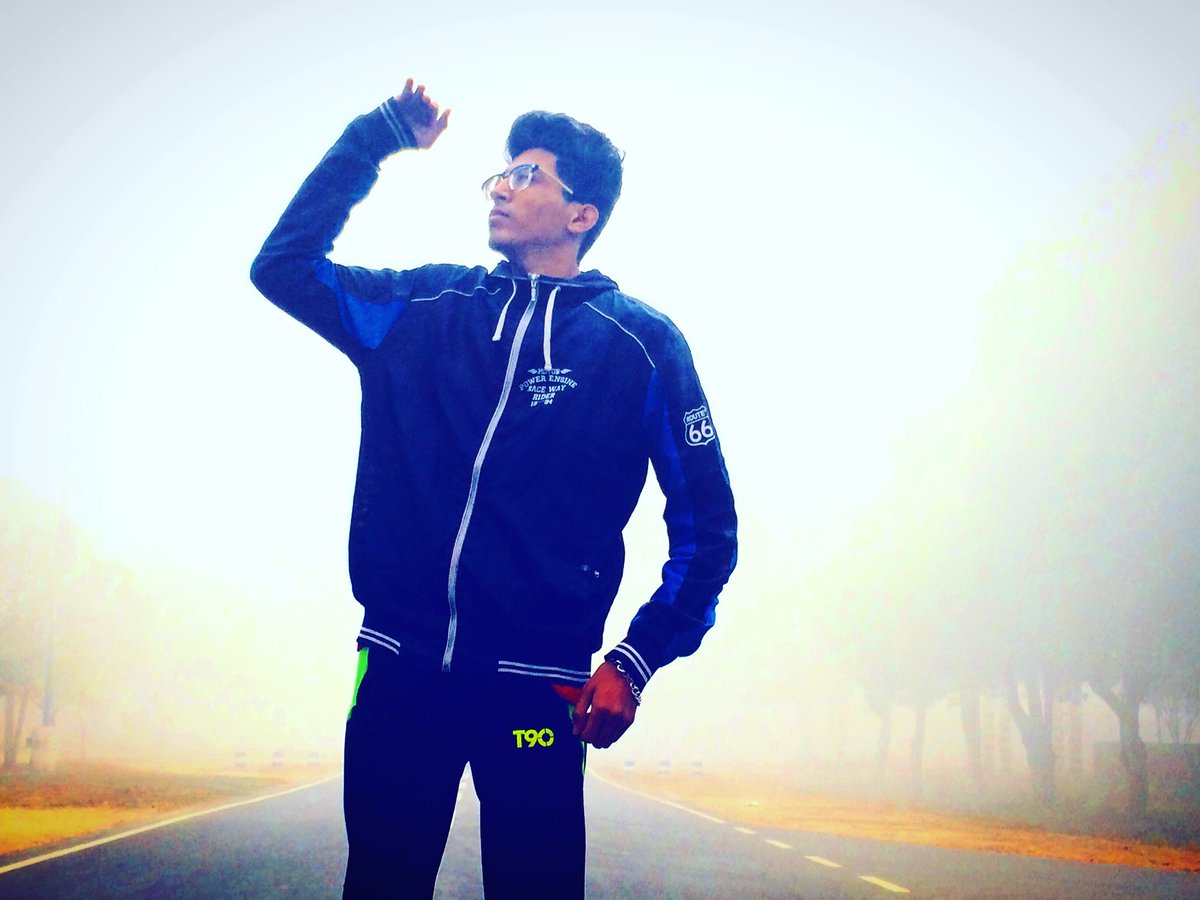 vkb18_vav's tweet photo. #no_sun #not_coming_out #winter_is_back #smog_fog_smoke #pollution #every_where #2k16 #throw_๐ https://t.co/KhX7l7K5k7